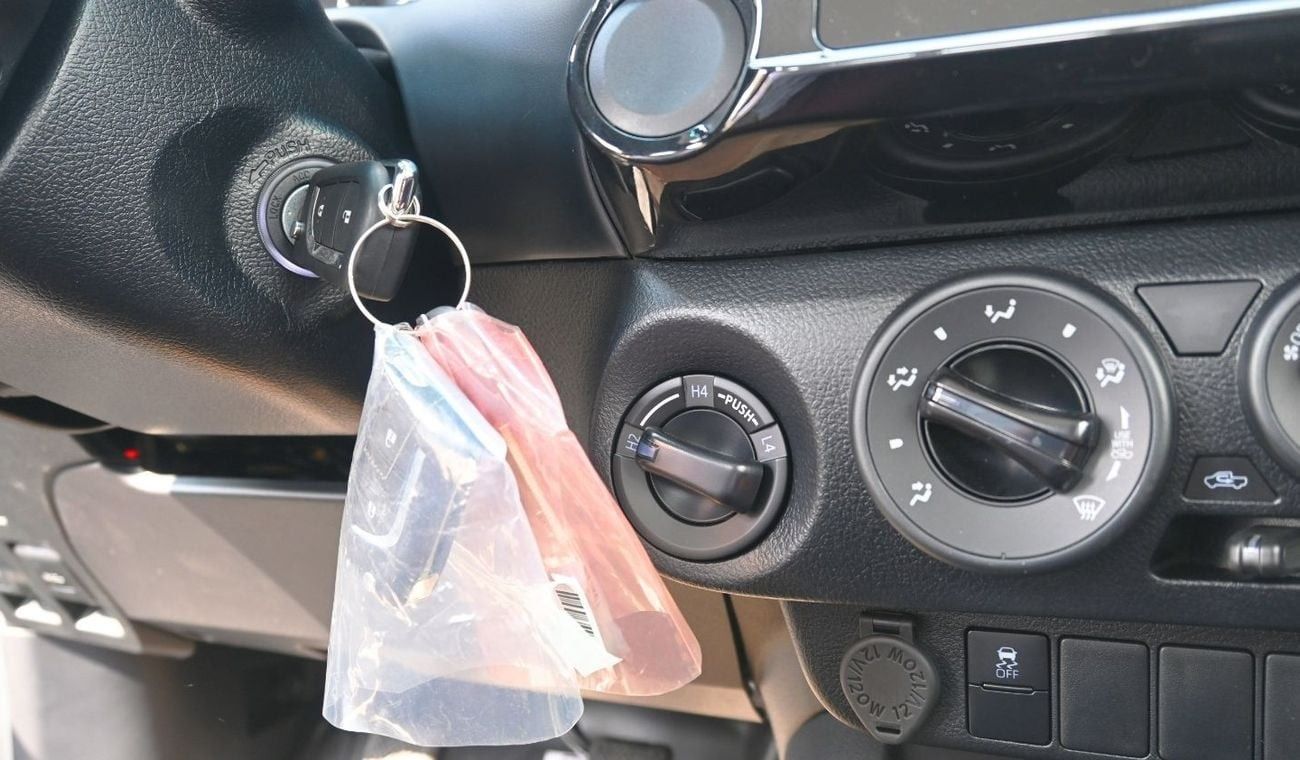 تويوتا هيلوكس Toyota Hilux 2025 2.7L Petrol 4 Cylinders Wheel size 17 inch Single Cab Manual  4WD