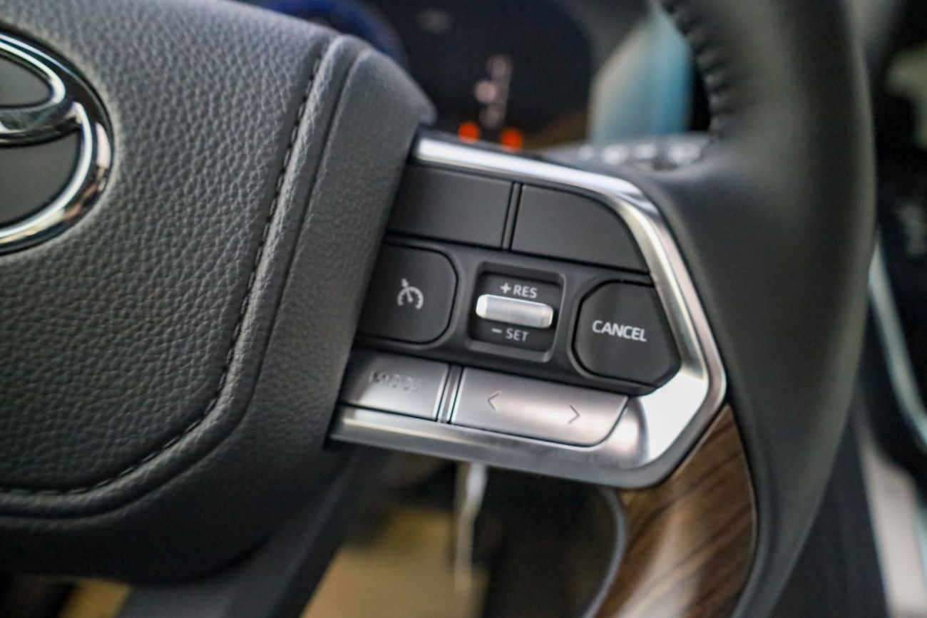 تويوتا لاند كروزر V6 GCC SPECS 2025 MODEL