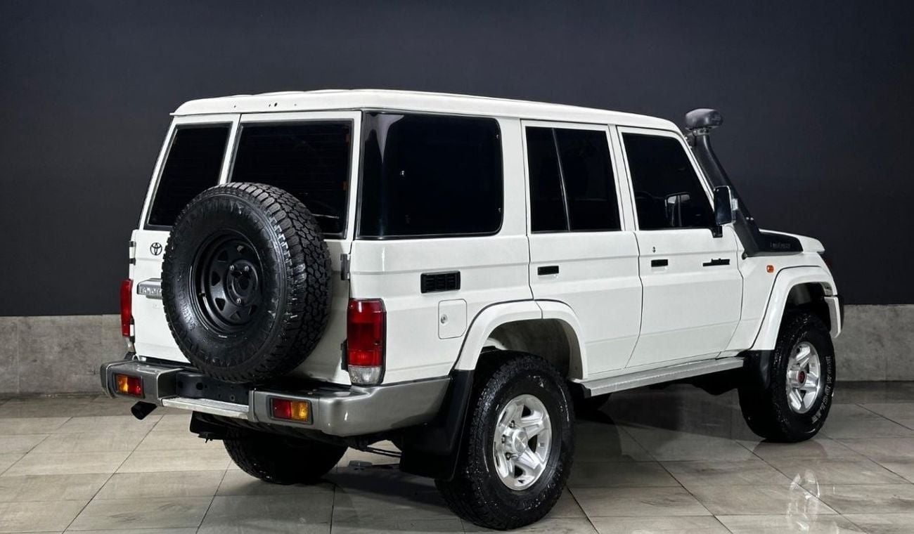 تويوتا لاند كروزر 70 Diesel 4.5 Liter Right Hand Drive Manual Gear Leather Seats