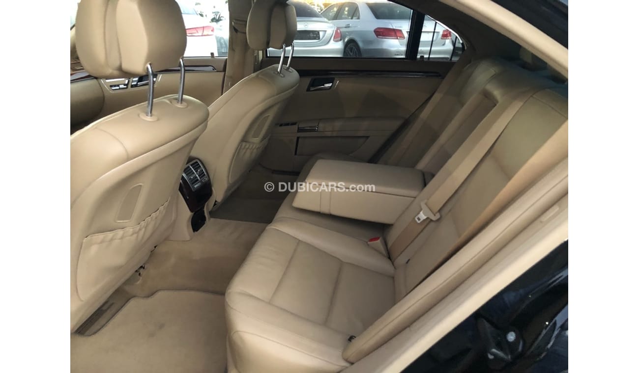 مرسيدس بنز S 550 موديل 2010 حاله ممتازه من الداخل والخارج فل مواصفات كراسي جلد ومثبت سرعه وتحكم كهربي كامل ونظام صوت