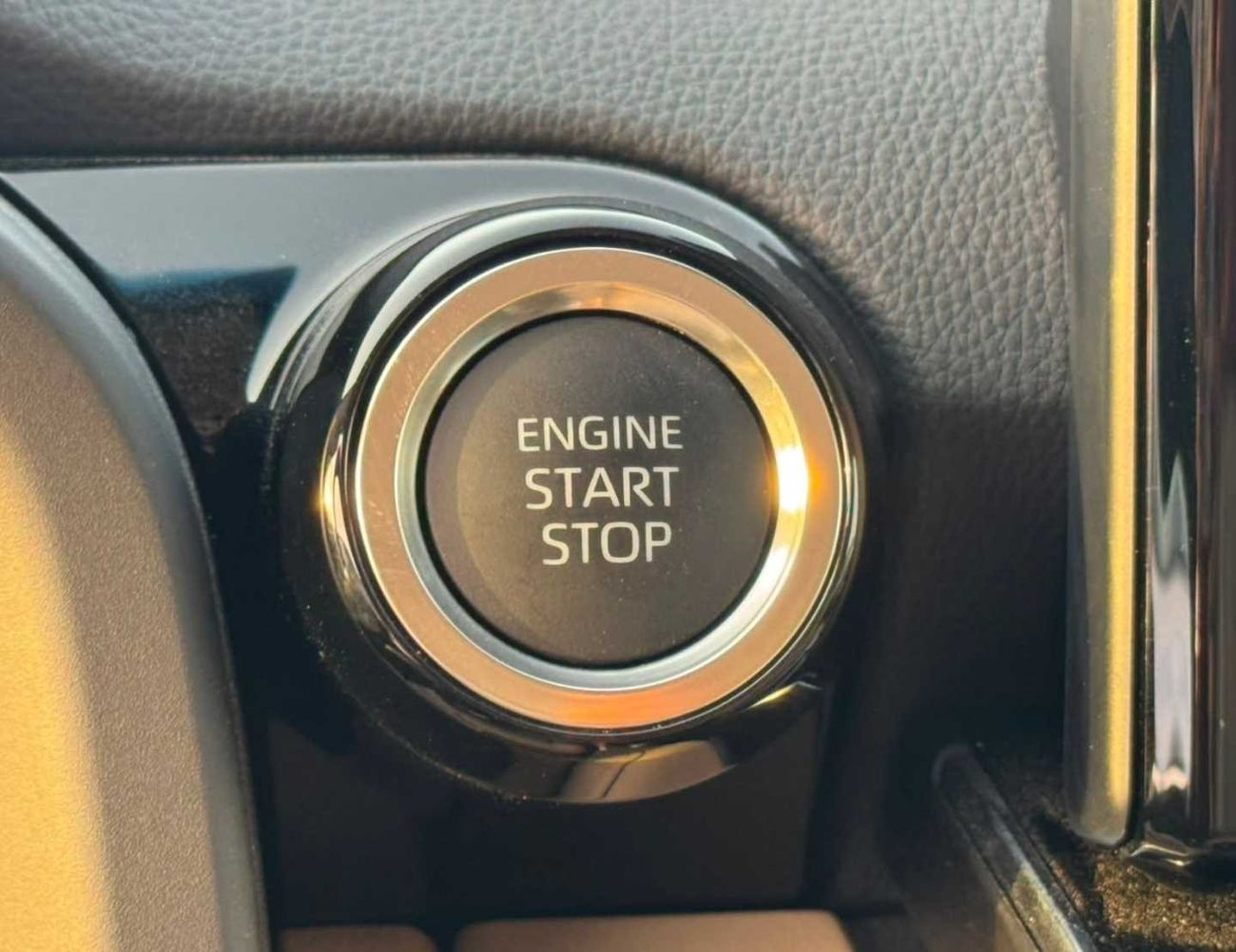 Toyota Land Cruiser GXR MID OPTION || 4.0L PETROL V6 | SUNROOF | LEATHER WITH PWR SEATS | REAR ENTERTAINMENT SCREEN (COD
