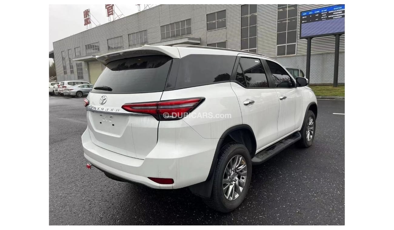 Toyota Fortuner GX2 TOYOTA FORTUNER 2.4 Diesel AWD