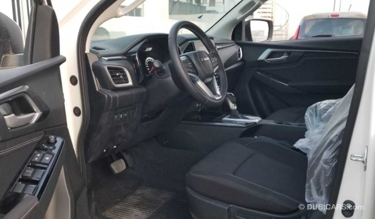 Isuzu DMax pick up Double cabin 4WD A/T 3.0L Diesel white color