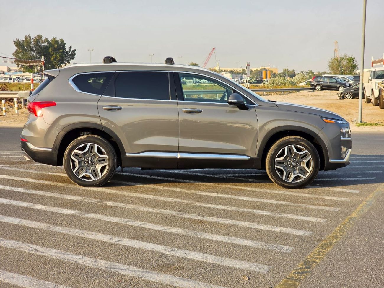 Hyundai Santa Fe limited 2.4T Panoramic Roof , 360 camera and Auto parking sensors