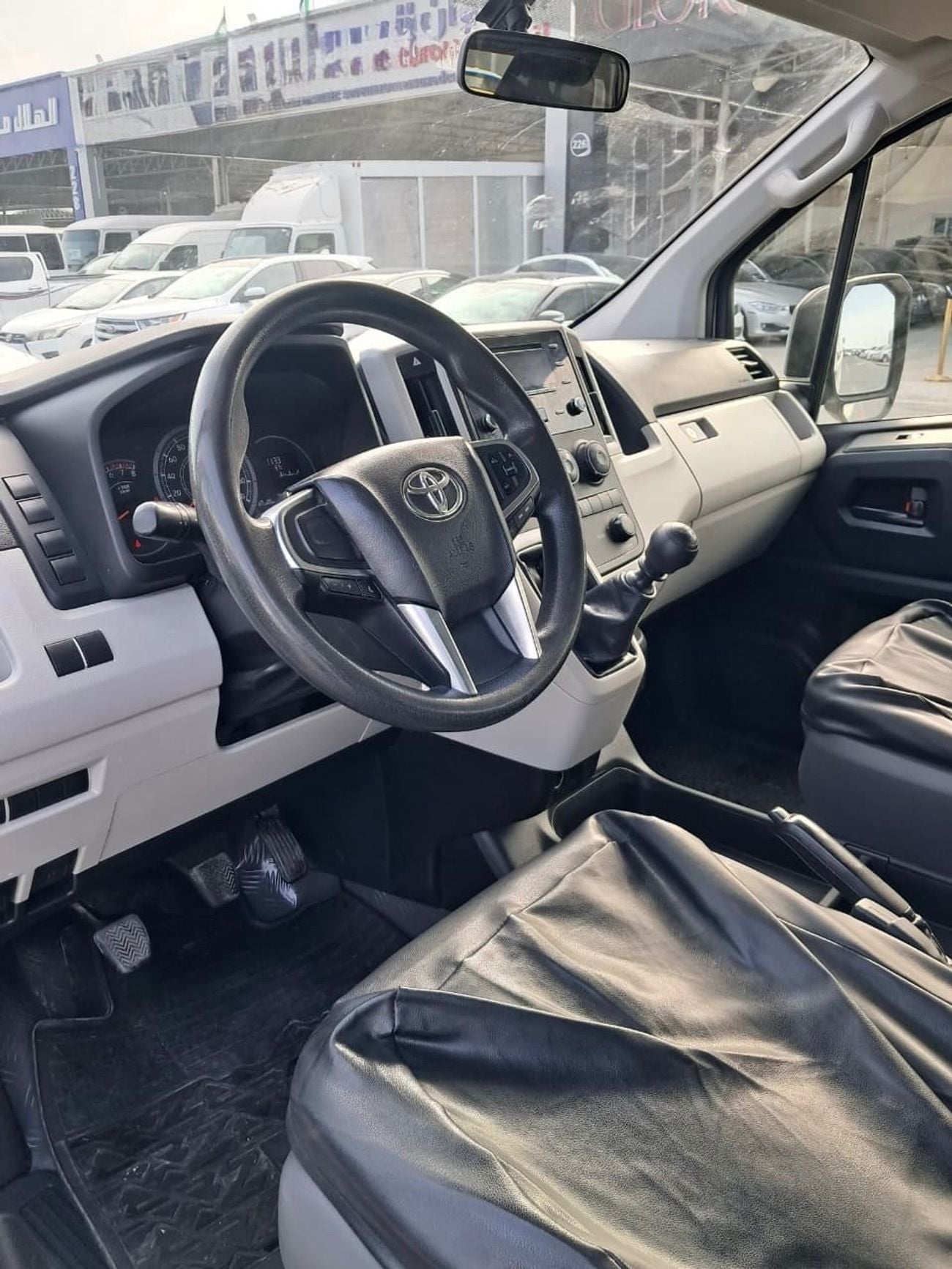 Toyota Hiace GLS - High Roof 3.5L