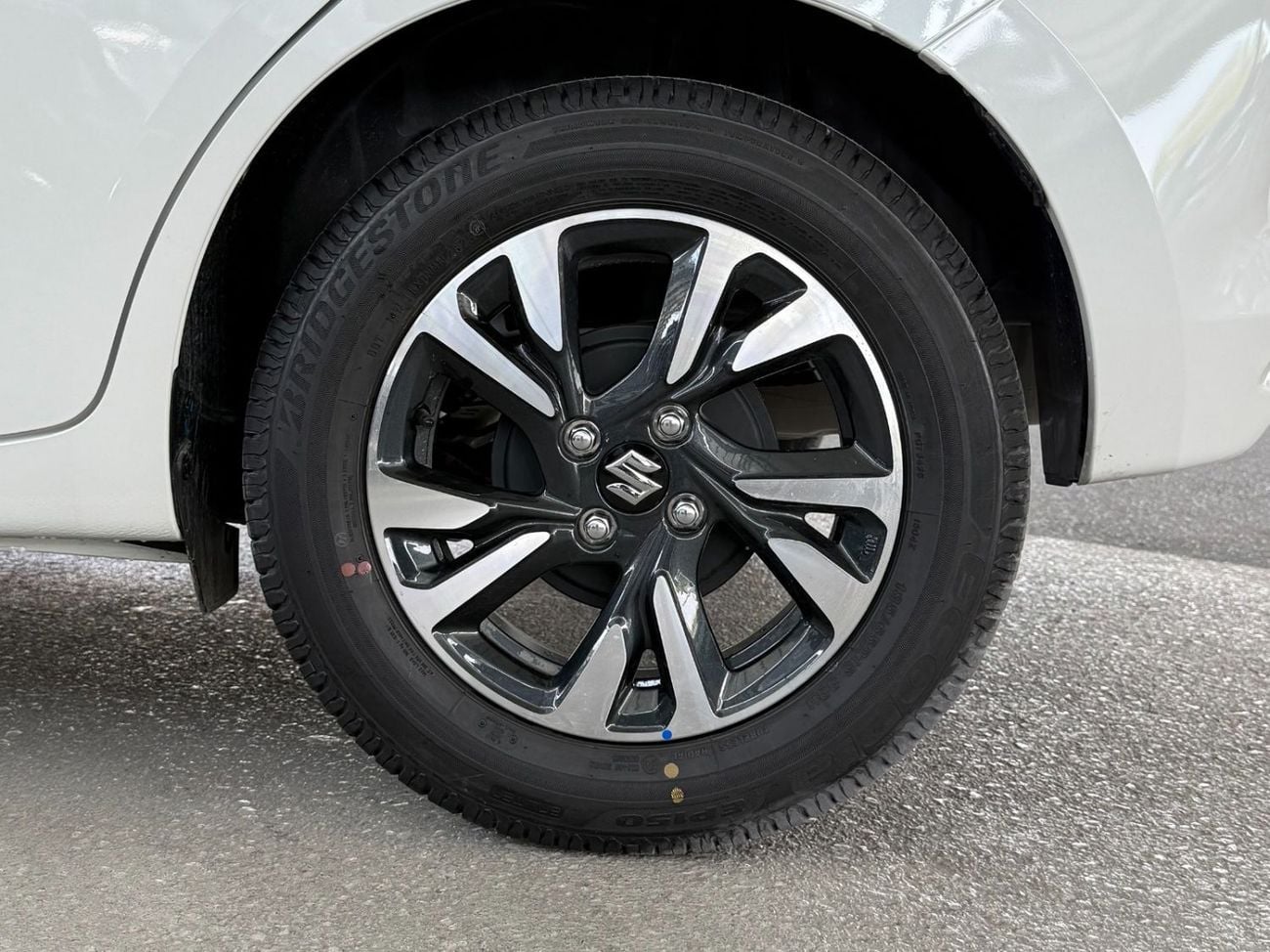 Suzuki Swift SWIFT 1.2 GLX 2-tone **EXPORT ONLY**التصدير فقط خارج الخليج**