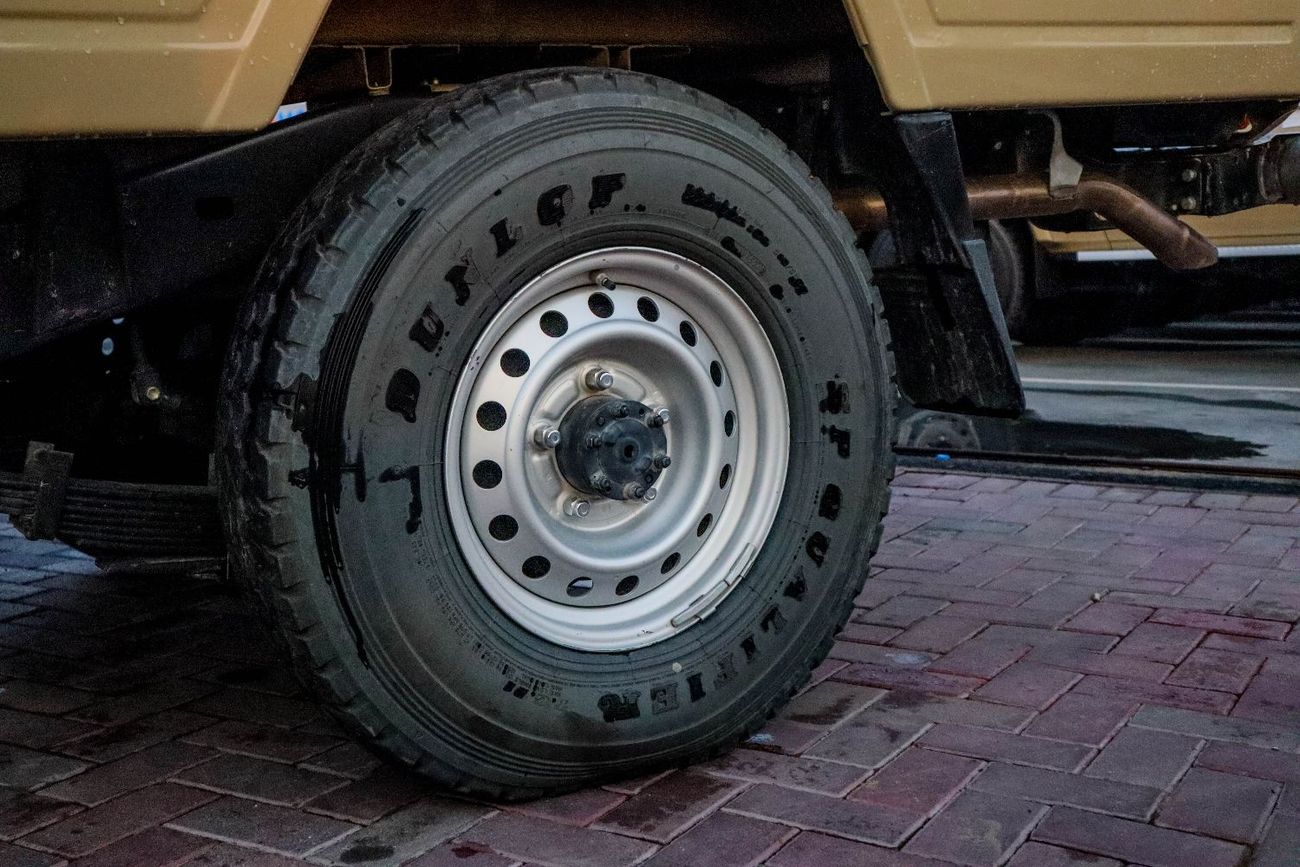 تويوتا لاند كروزر بيك آب Std 4.0L Single Cab Utility 4WD