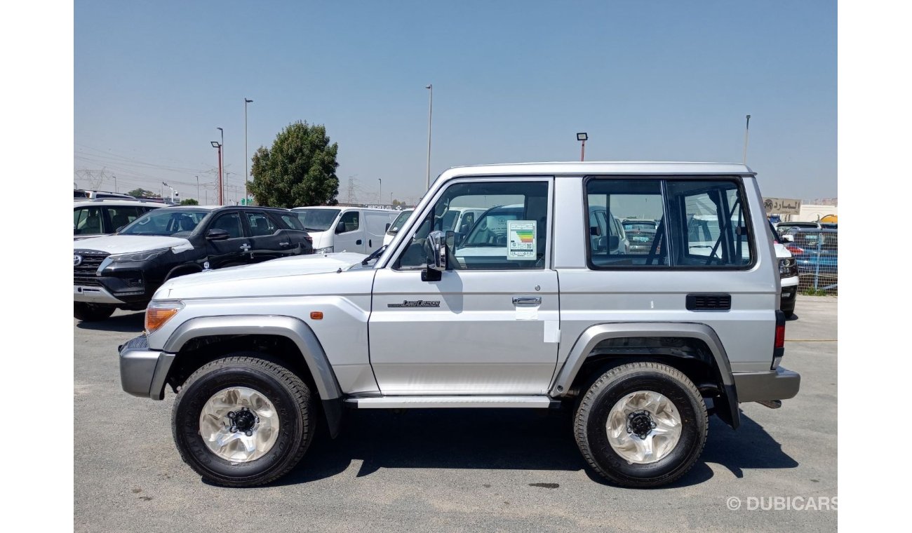 تويوتا لاند كروزر هارد توب 4.0L V6 (2 Doors + Winch + alloy + overfenders)