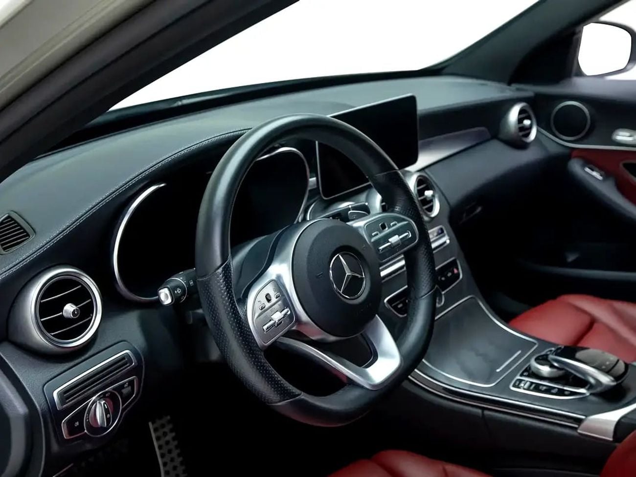 Mercedes Benz C200 C200 | GCC Specification | Silver Exterior | Luxury Sedan