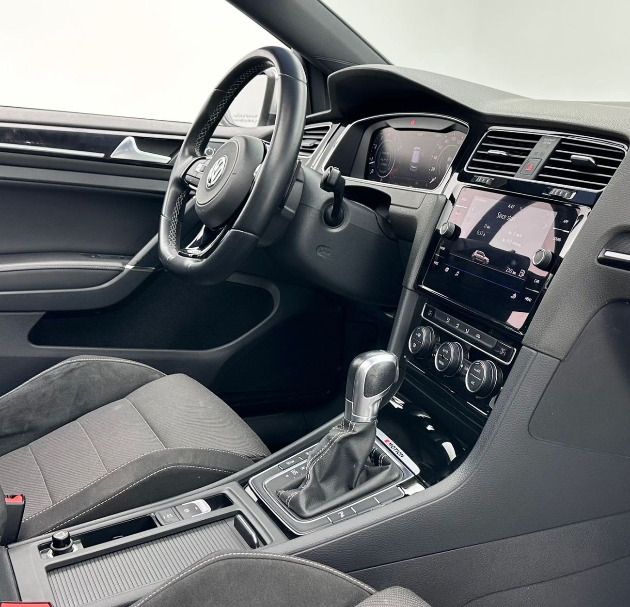 Volkswagen Golf R Base 2.0T 2019 Volkswagen Golf R, 1 Year Unlimited KM Warranty, Volkswagen Full Service History, GCC