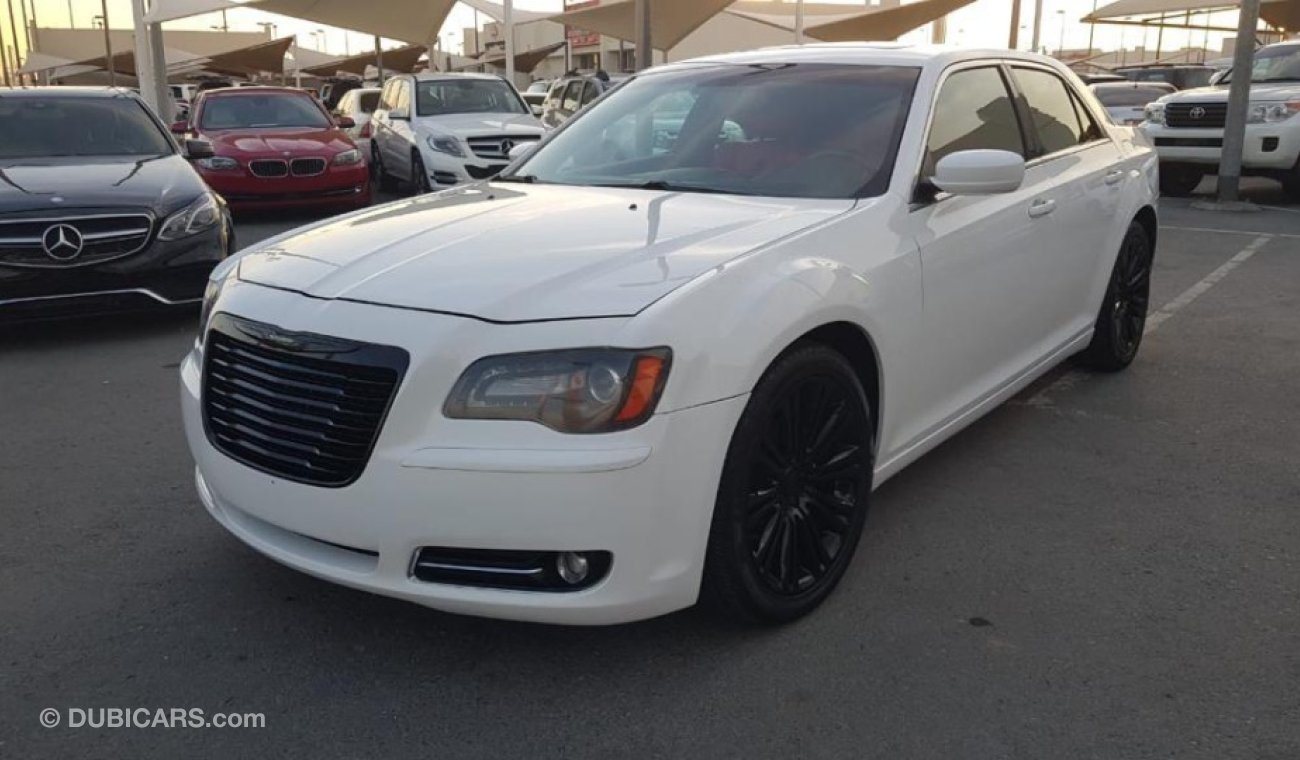 Chrysler 300s Crysral C300s model 2013 car prefect condition full option low mileage