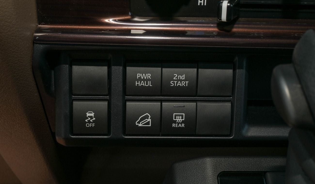 Toyota Land Cruiser 70 LX COUPE