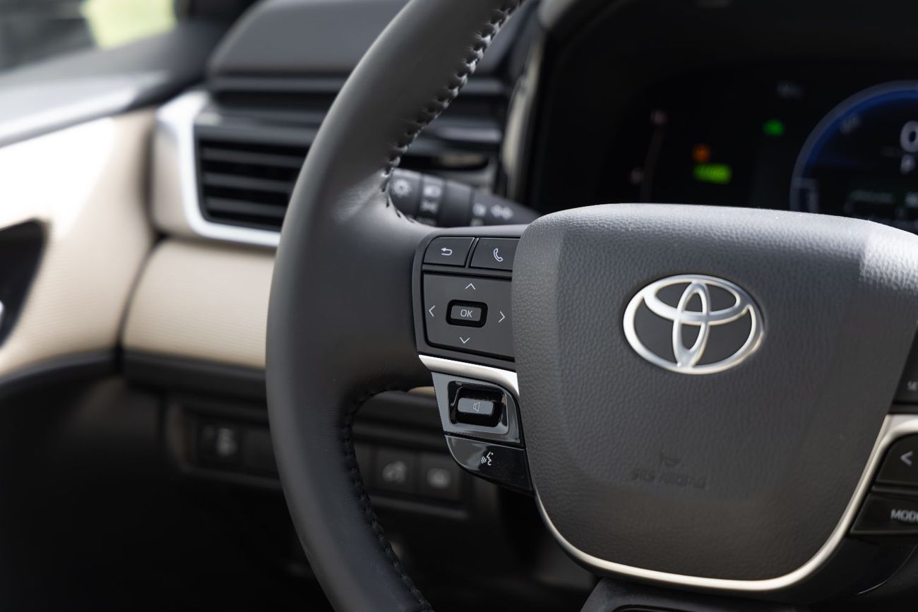 Toyota Camry Toyota Camry LE 2.5 L | Hybrid | White | Panoramic Sunroof | Electric Chair | 2026 GCC Specs