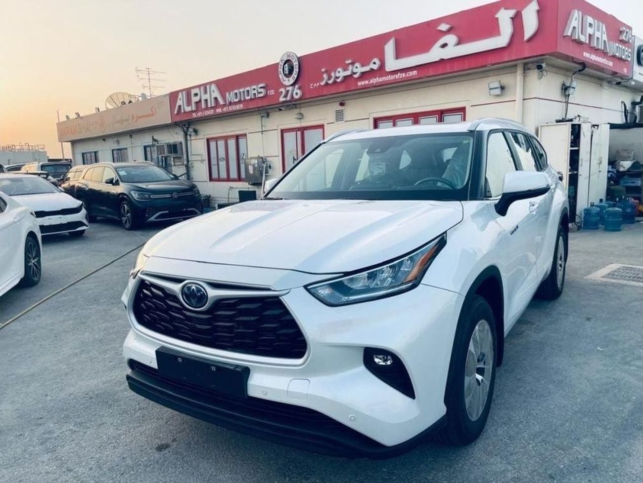 تويوتا هايلاندر TOYOTA HIGHLANDER GLE 2.5L HYBRID 2024 MODEL pearl white