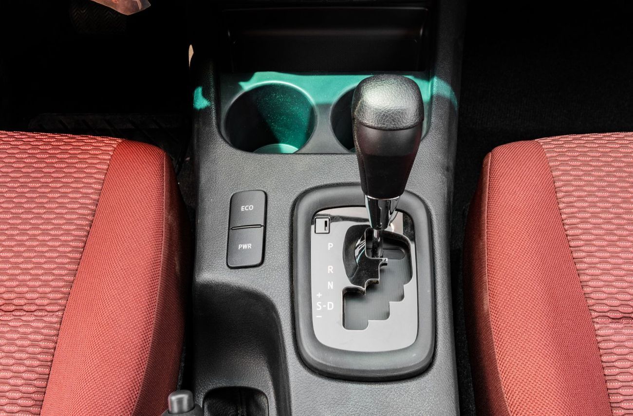 تويوتا هيلوكس 2025 Toyota Hilux DLX 2.7L AT Petrol (White)