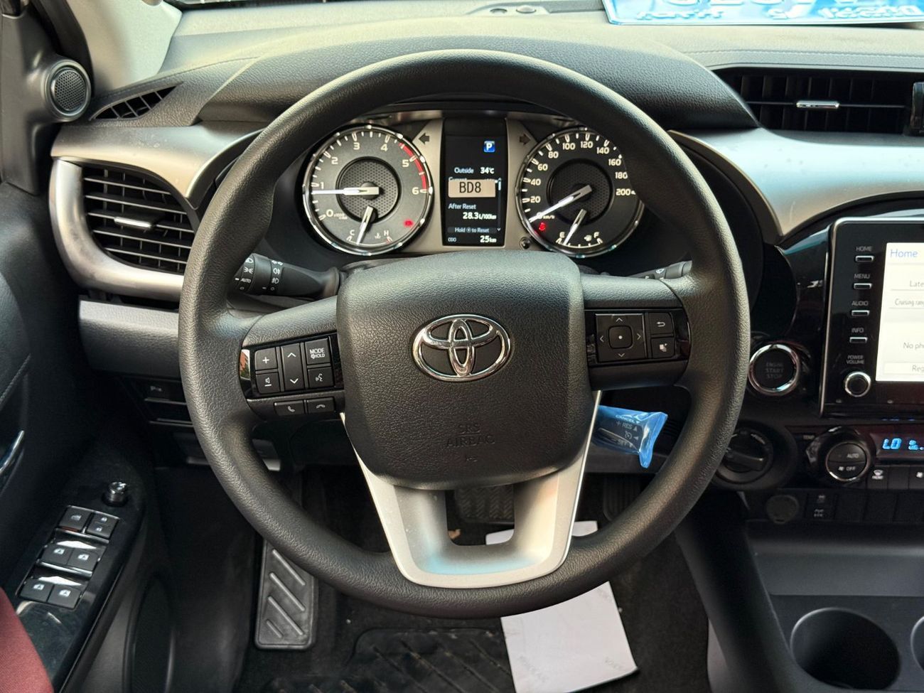 تويوتا هيلوكس Toyota Hilux 4x4 2.4L full Option automatic gearbox