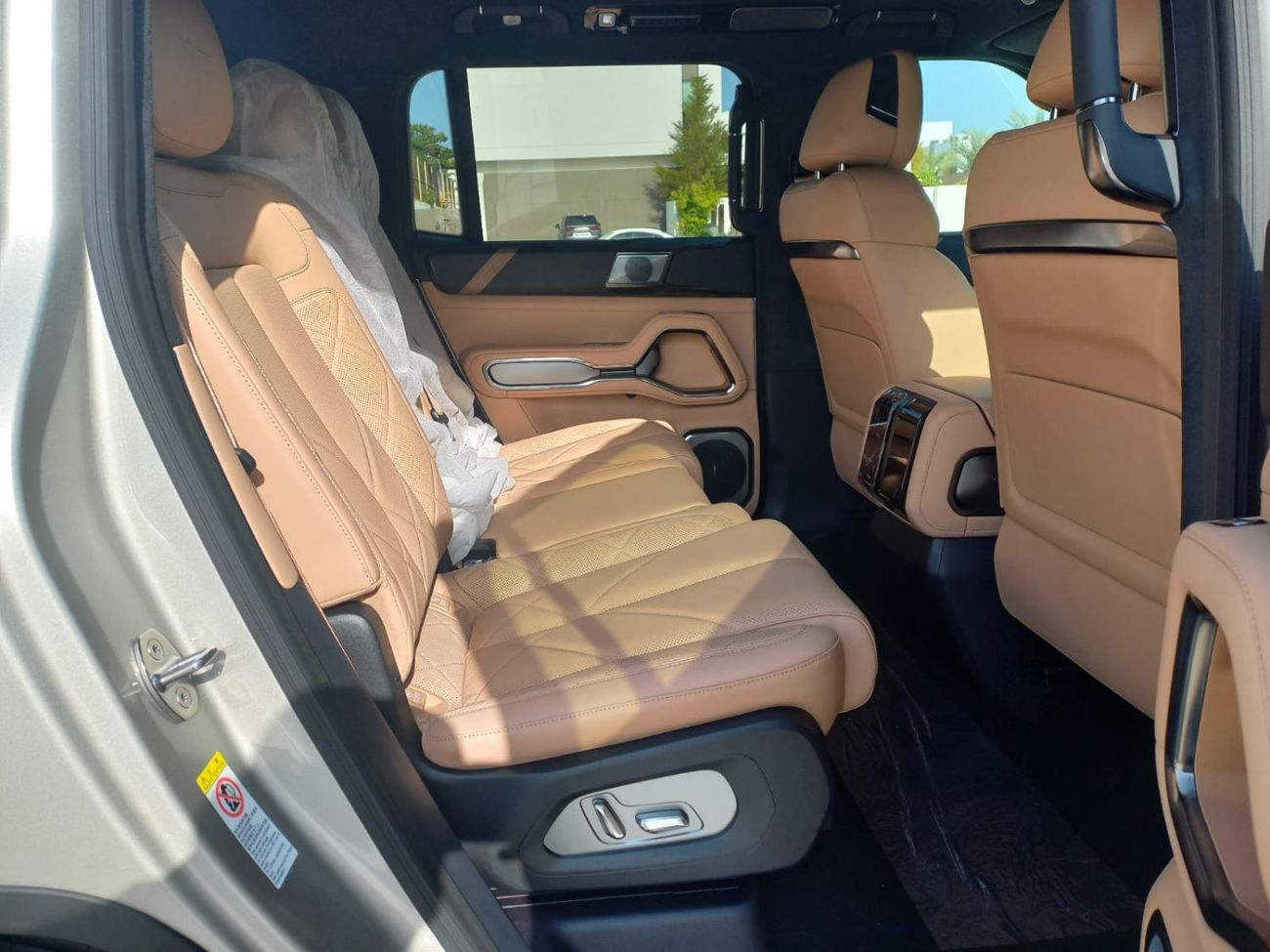 BYD Leopard 8 Smart and Brave Flagship Edition (6 Seats)