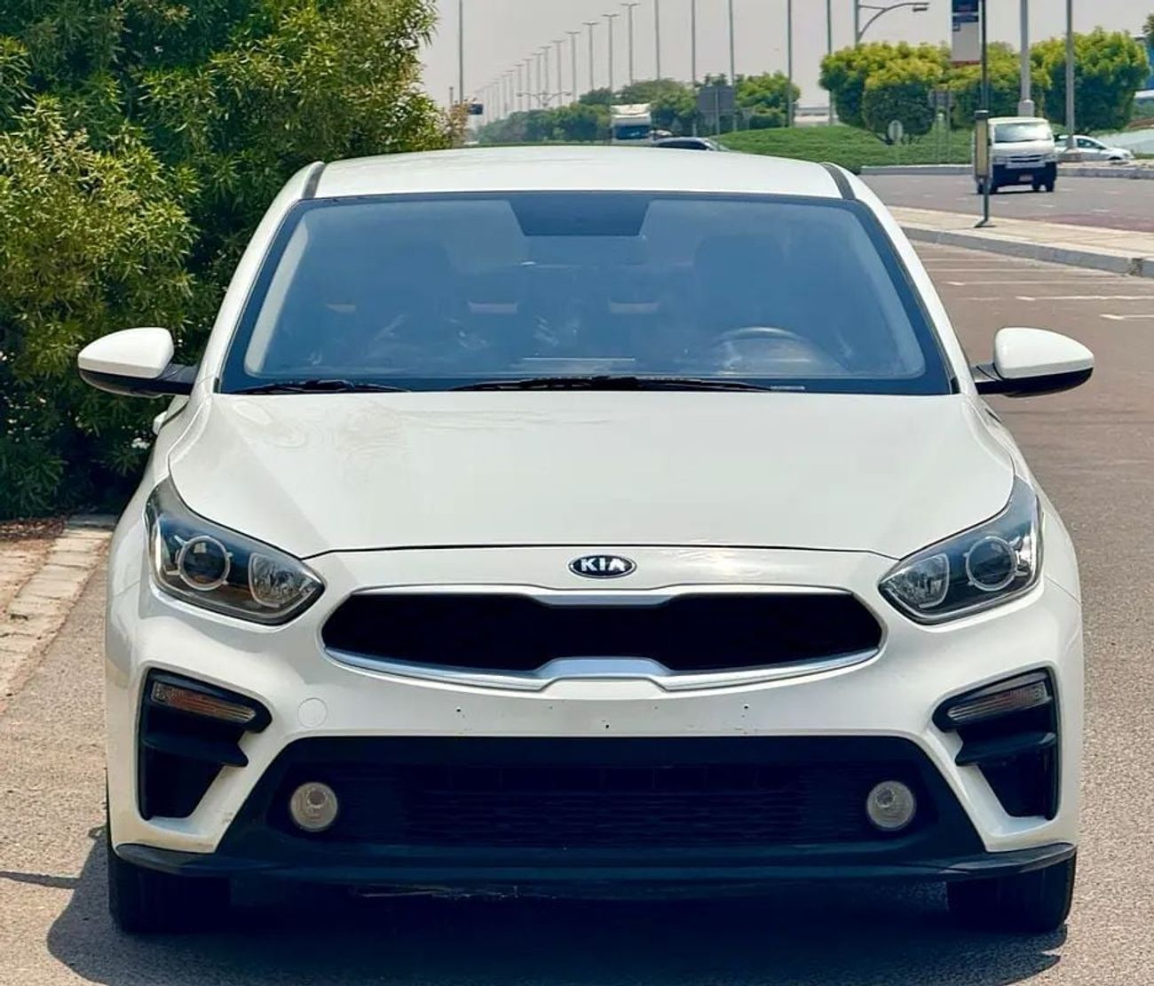 كيا سيراتو LX كيا سيراتو 2021، سعة 1.6 لتر، لون أبيض، سيدان، بحالة ممتازة من الداخل والخارج، قسط شهري 560