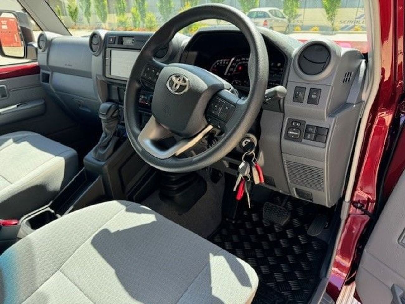 تويوتا لاند كروزر 70 AUTO DIESEL 2.8