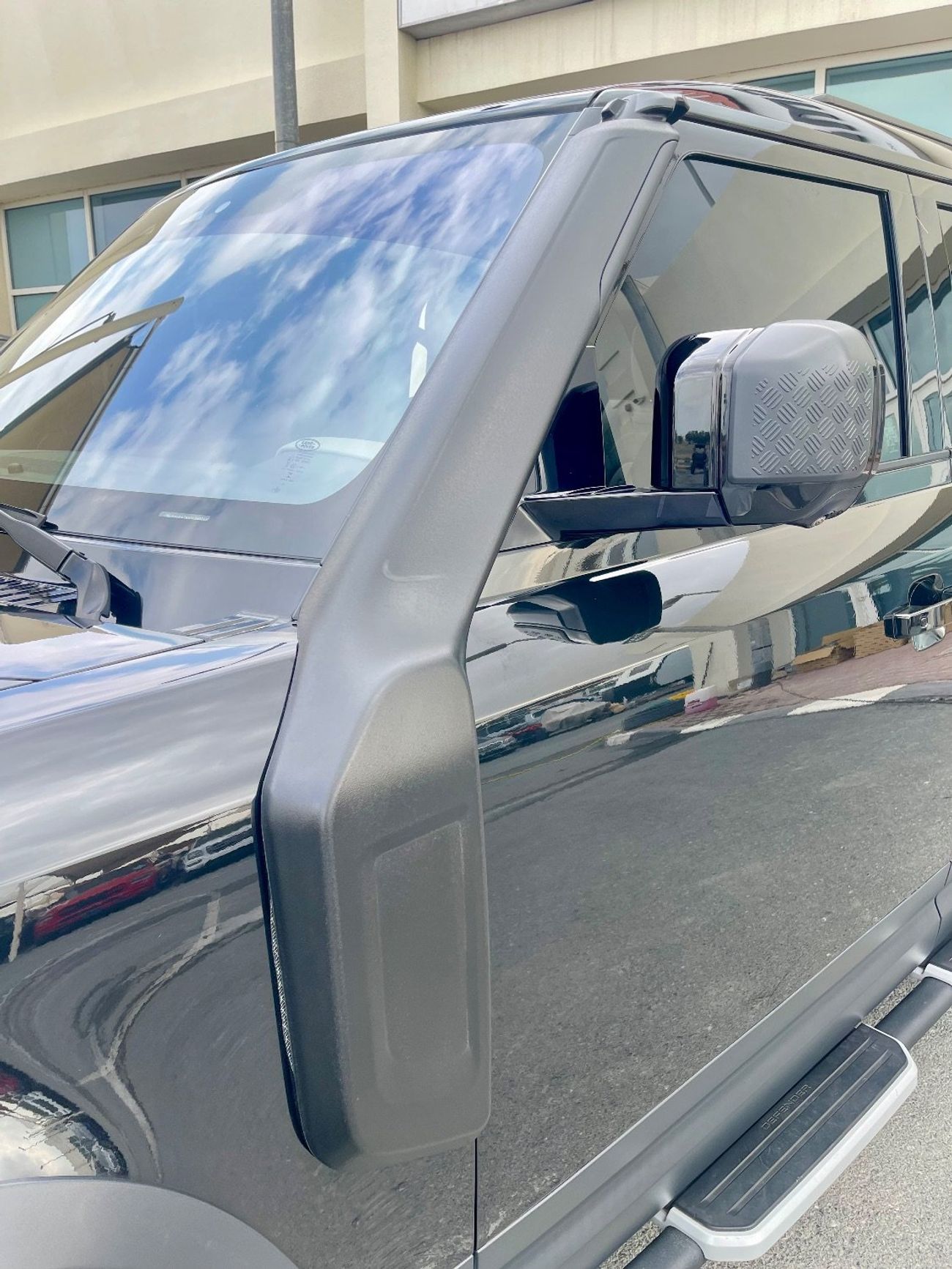 لاند روفر ديفندر P300 110 SE 2.0L (7 Seater)