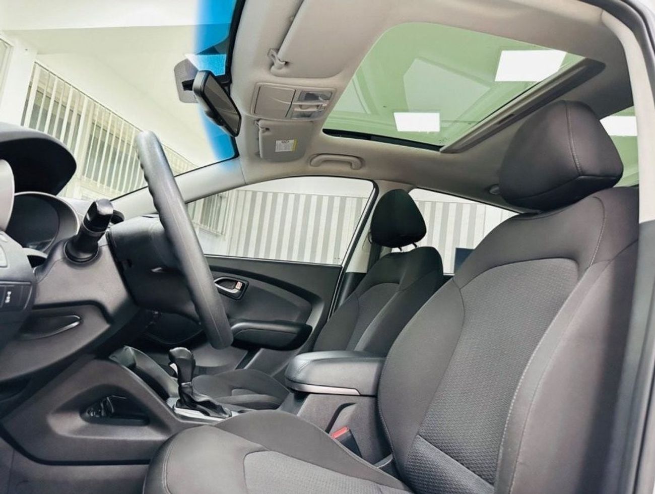 Hyundai Tucson GL GCC .. Perfect Condition .. 4WD .. Panoramic .. Low Mileage