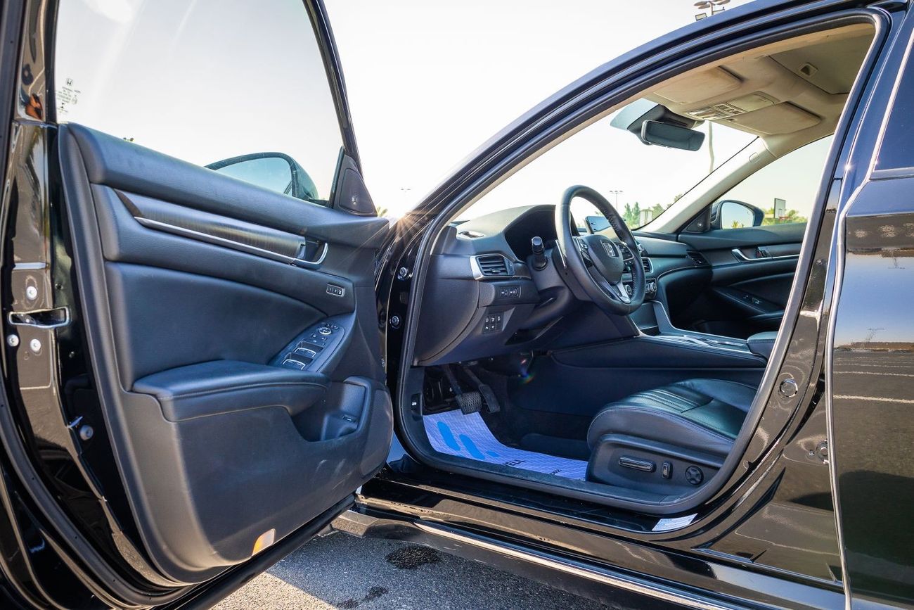 Honda Accord LX 2018 Sedan 1.5 FWD Petrol A/T / 5 Seats / Low Mileage / Book Now!