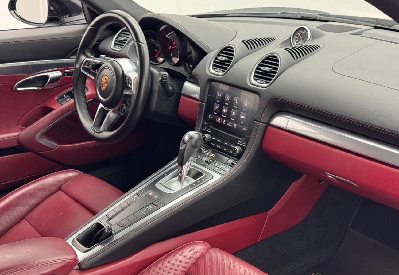 Porsche 718 Cayman Std 2.0L A/T 2017 Porsche 718 Cayman, Full Service History, Excellent Condition, GCC