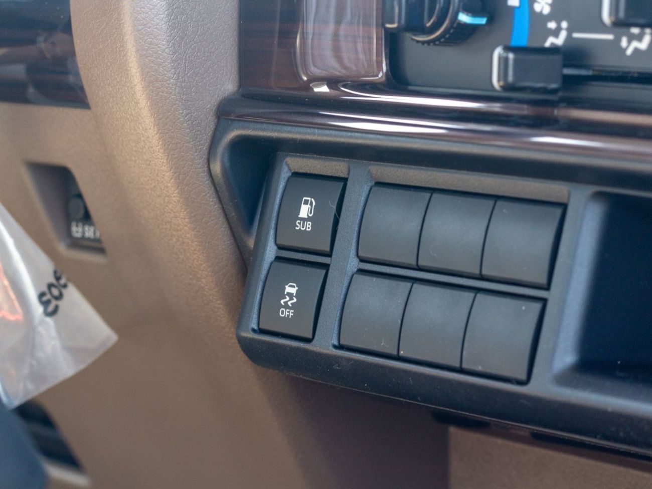 تويوتا لاند كروزر بيك آب EXPORT ONLY - LC79 2.8L T/DSL STD-E (Diesel)