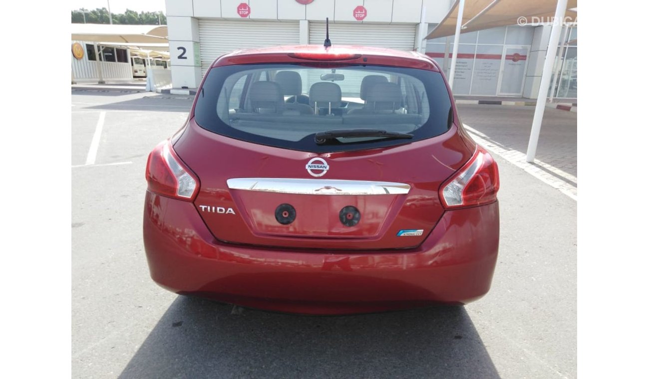 Nissan Tiida Nissan tida 2015 gcc full Automatic