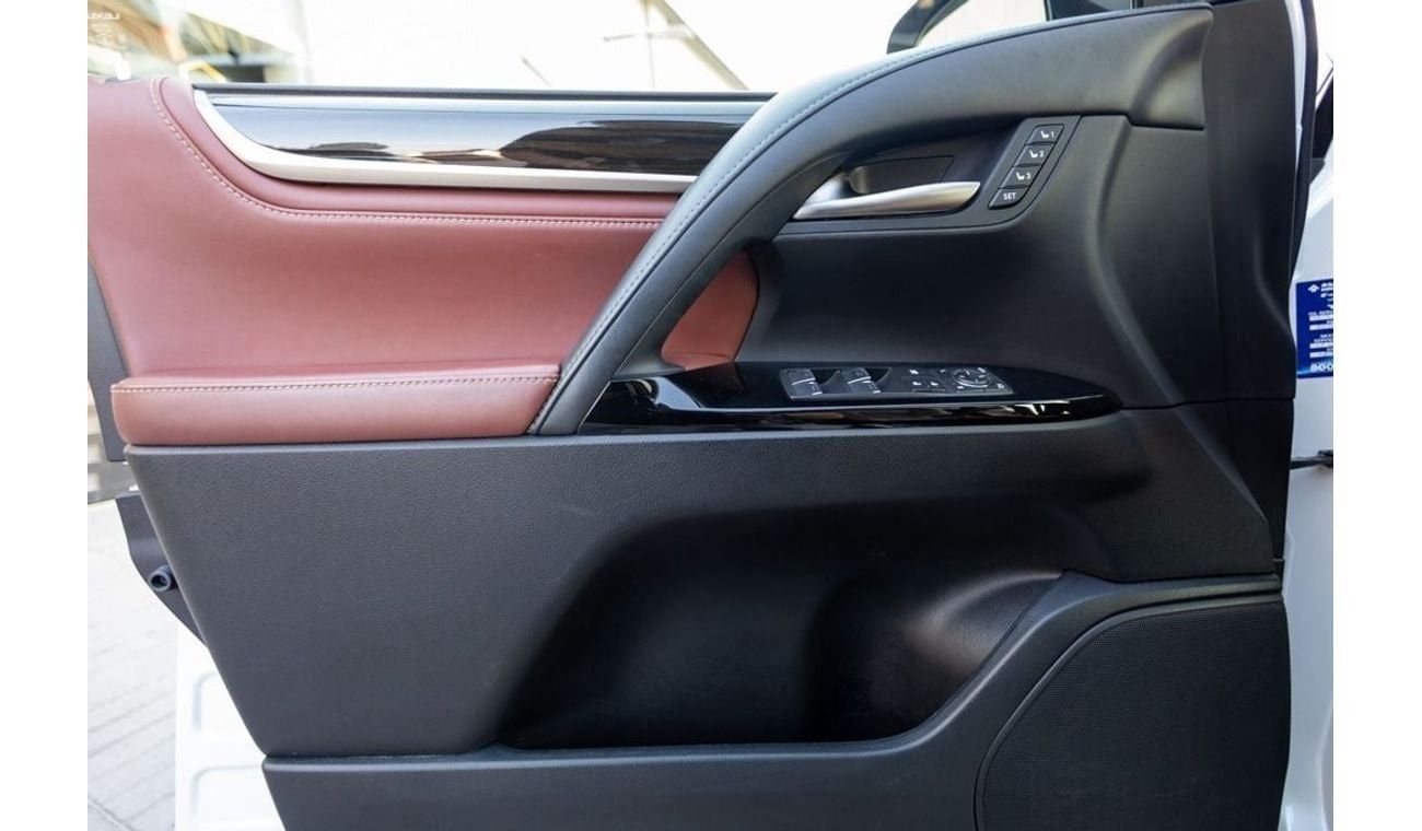 لكزس LX 570 Platinum 5.7L Lexus LX570 Platinum 2018 Canadian Spec under Warranty with Flexible Down-Payment.