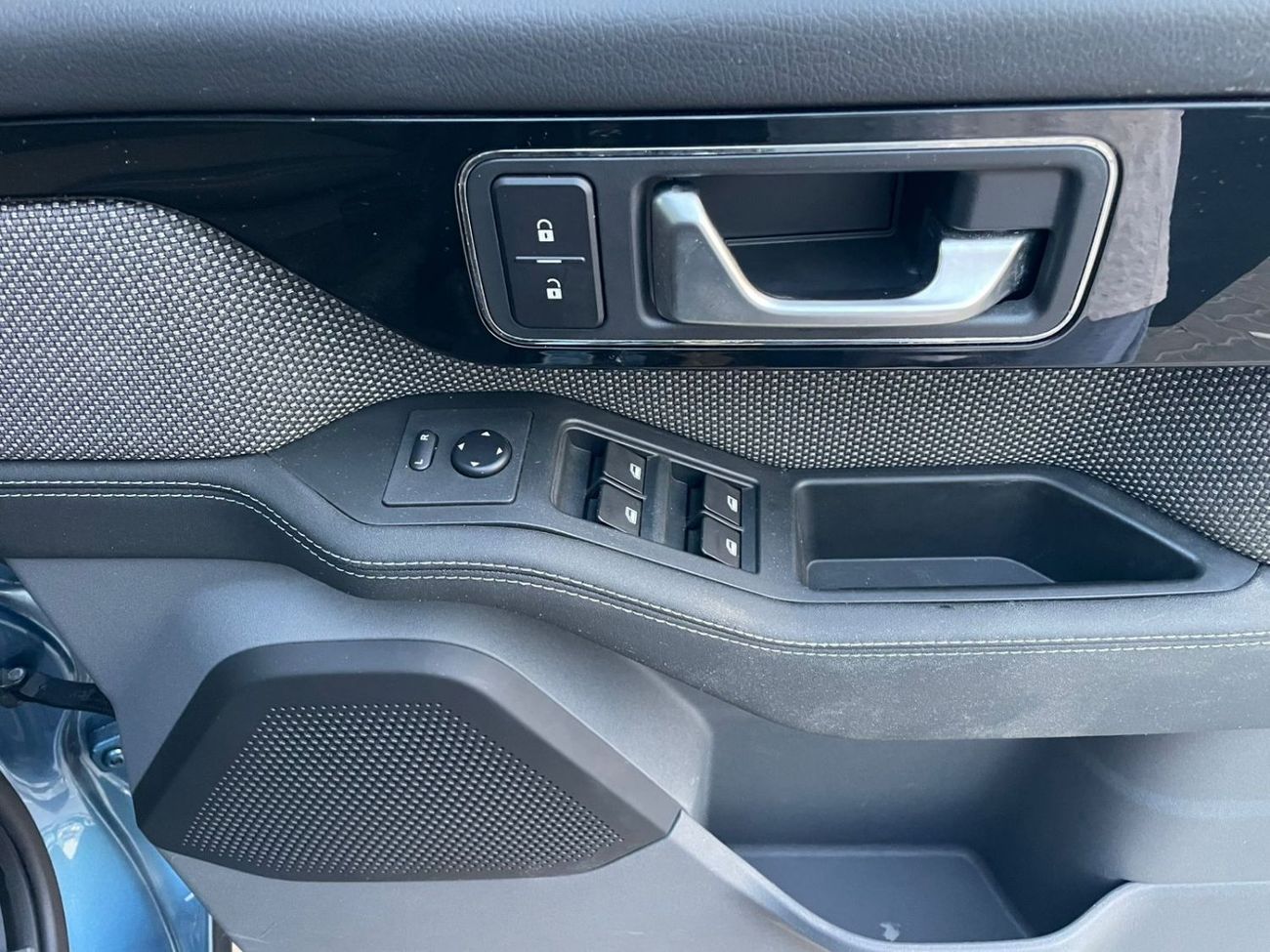 إينيوس غرينادير diesel 3.0 liter ,2024 model ,right hand drive ,automatic