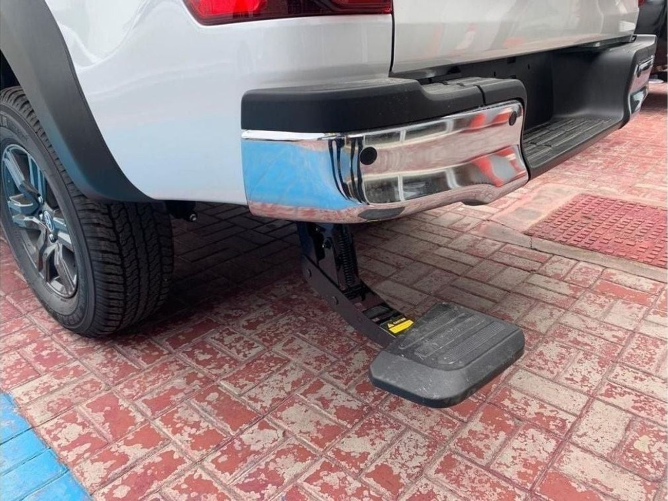 Toyota Hilux 2025 TOYOTA HILUX SR5 4.0L V6 WHITE AND BLACK AVAILABLE