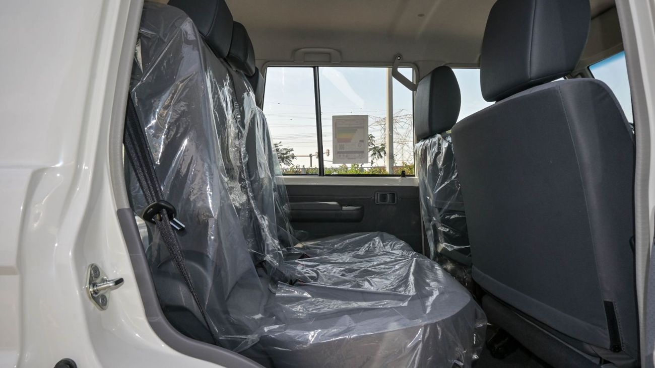 Toyota Land Cruiser 70 ECT0063 - Toyota Land Cruiser Hardtop 5 Doors - 4.0L Petrol Manual - White - LX