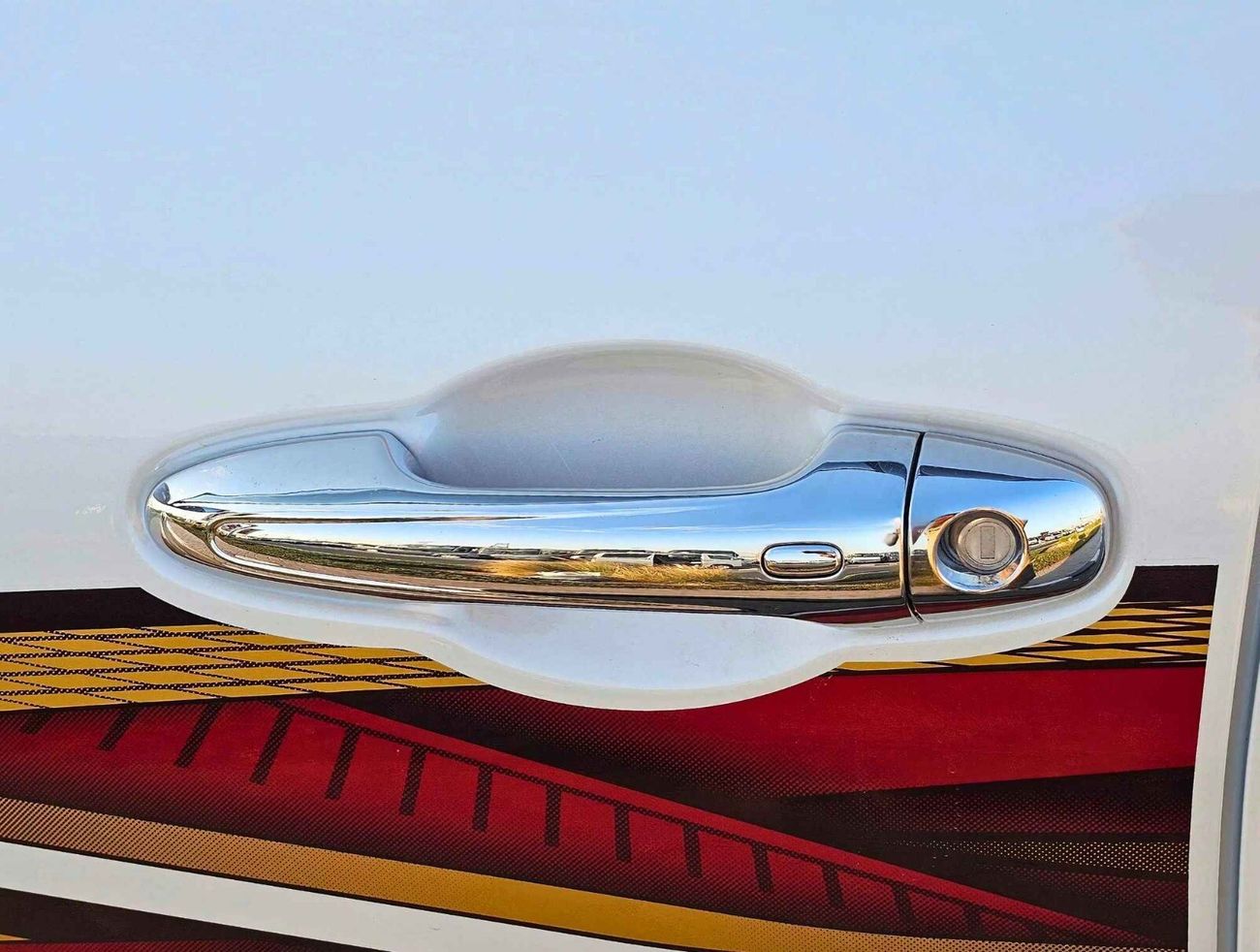 Toyota Hilux SR5 / WIDE BODY /  2.7L V4 PETROL / PUSH START / 4WD / FULL OPTION (CODE # 68074)