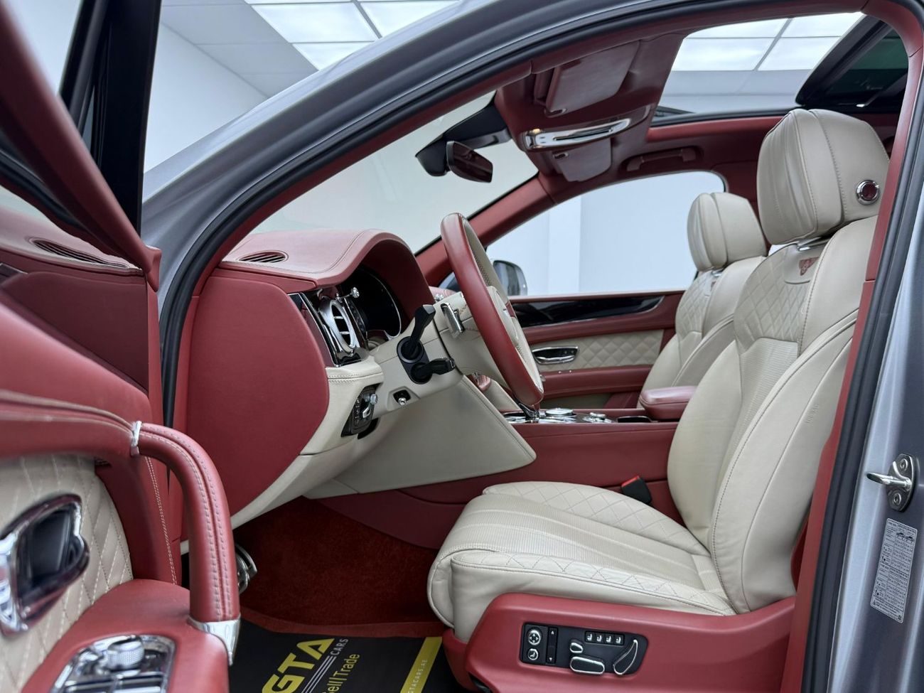 Bentley Bentayga 2017 Bentley Bentayga First Edition W12, Service History, Fully Loaded, Excellent Condition, GCC