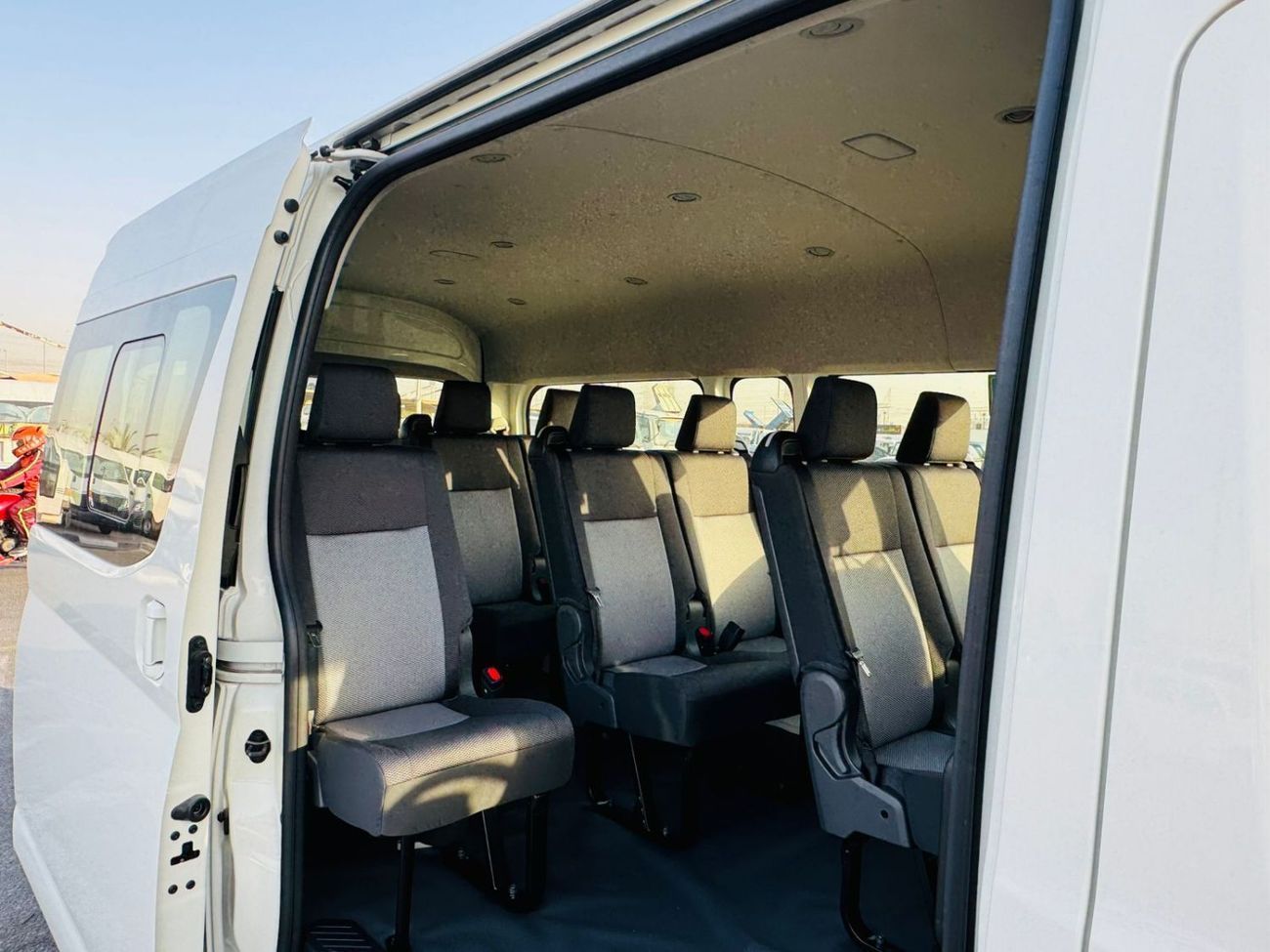 تويوتا هاياس Toyota Hiace Van 3.5L petrol A/T F/O WHITE COLOR