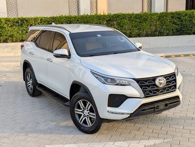 تويوتا فورتونر EXR - V4 2.7L 4X4 - Original Paint - GCC Specs - Like New!