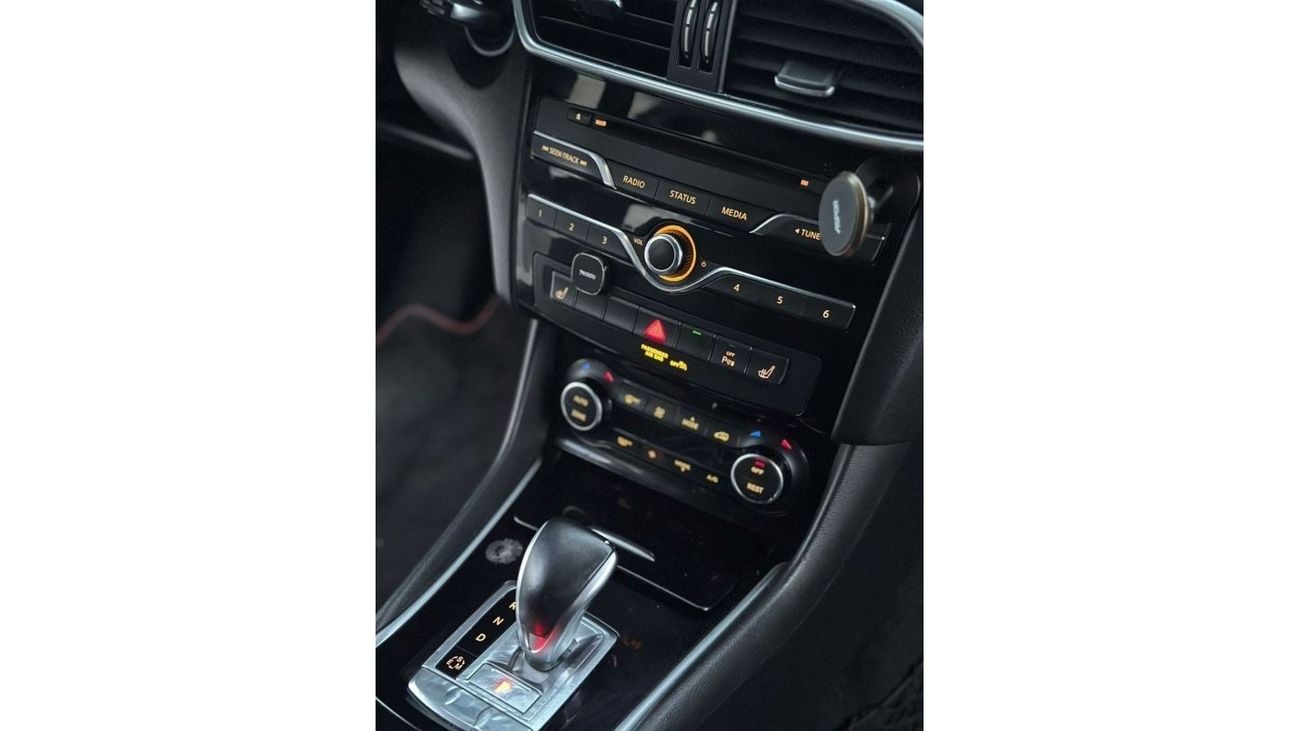 Infiniti Q30 Premium