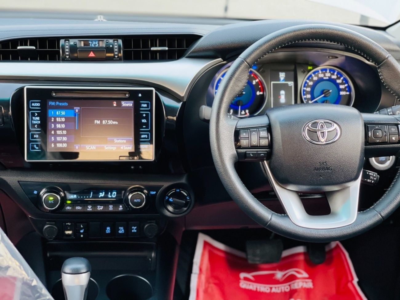 Toyota Hilux Toyota hilux Diesel engine model 2019  full option Top of the range car very clean and good conditio