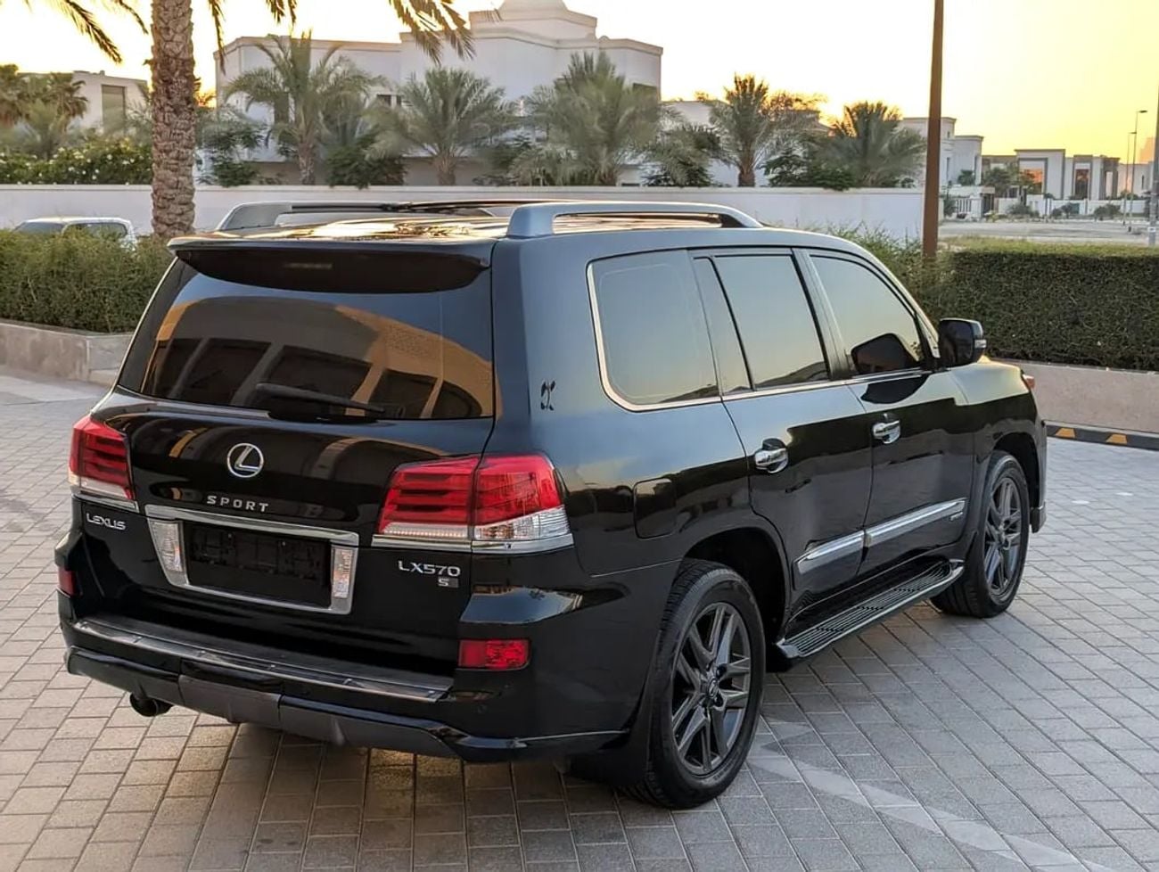 Lexus LX570 LX 570 Sport | GCC Specs | Pristine Condition