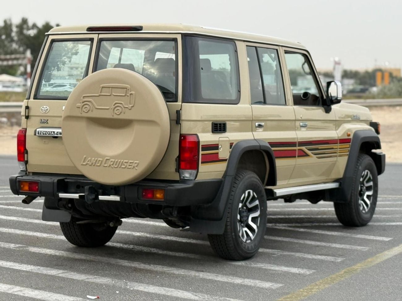 Toyota Land Cruiser 70 LX 2.8L FULL SAUDI WITH COOLING BOX AND COMPRESSOR