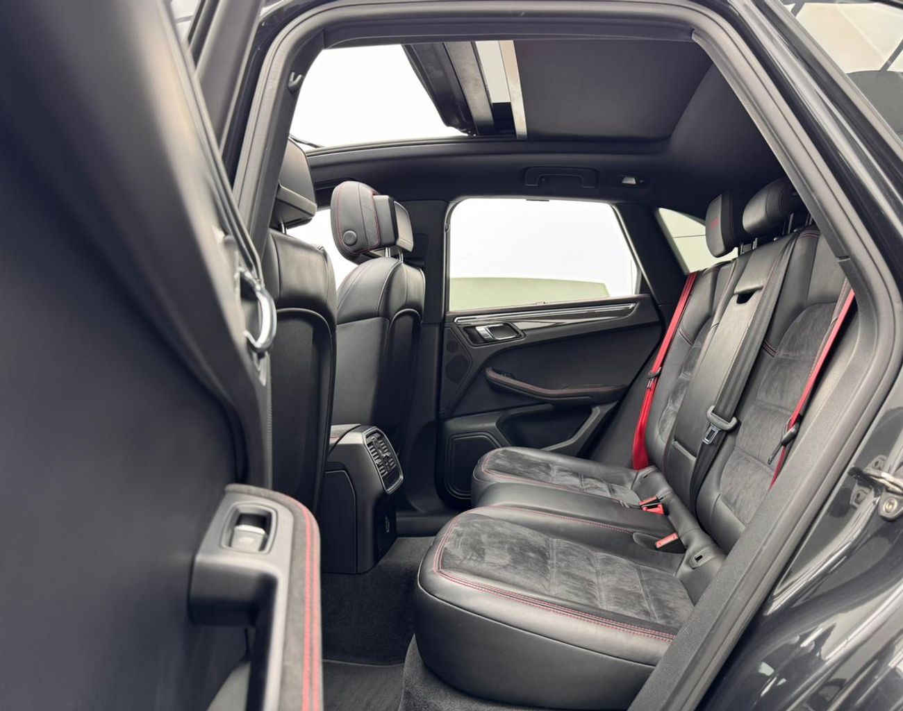 بورش ماكان GTS 2.9L (435 HP) 2017 Porsche Macan GTS, 2026 Porsche Warranty, Porsche Service History, GCC