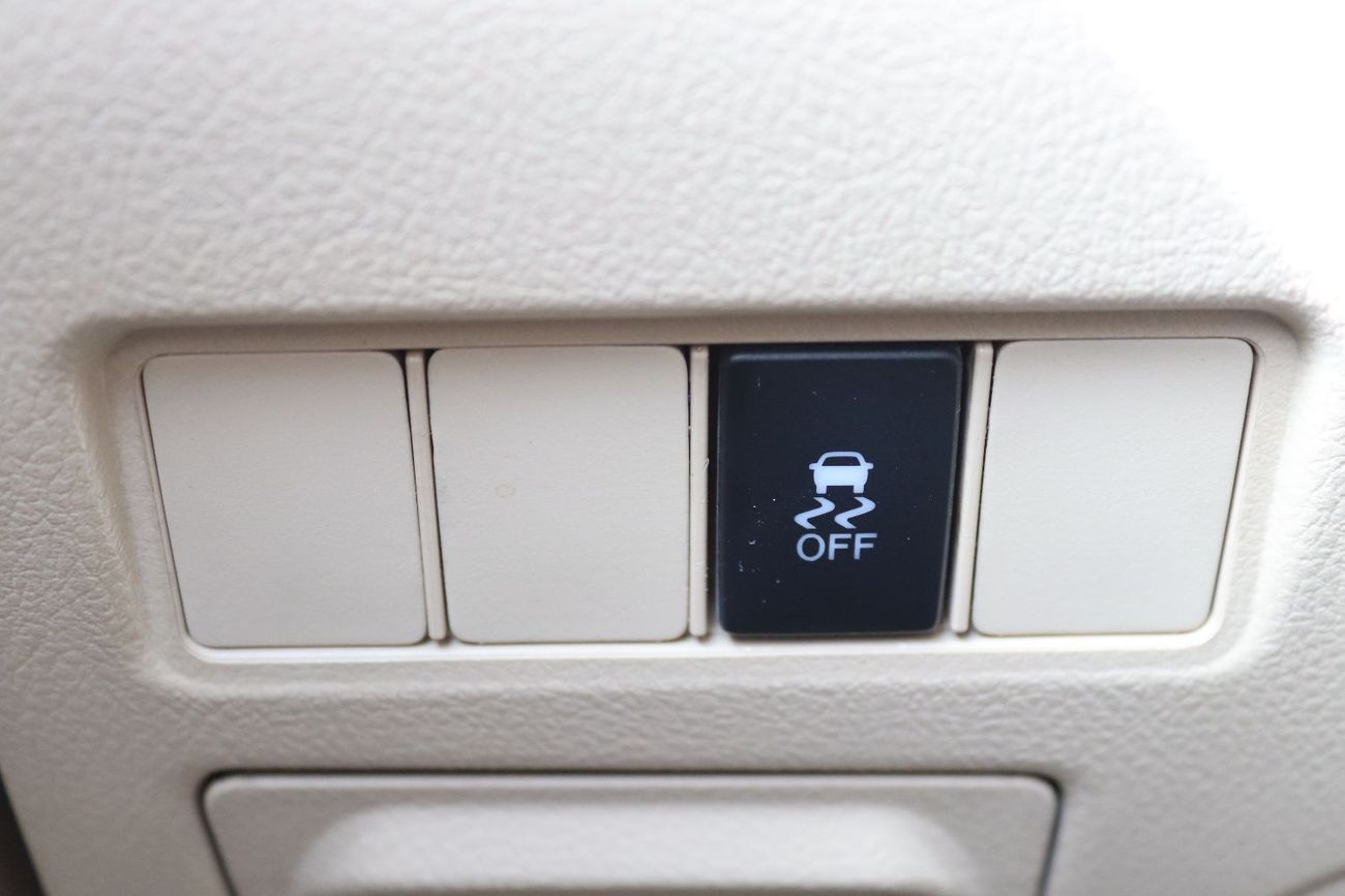 Toyota Yaris GCC ACCIDENTS FREE- ORIGINAL PAINT - SEDAN  - 1.5 CC