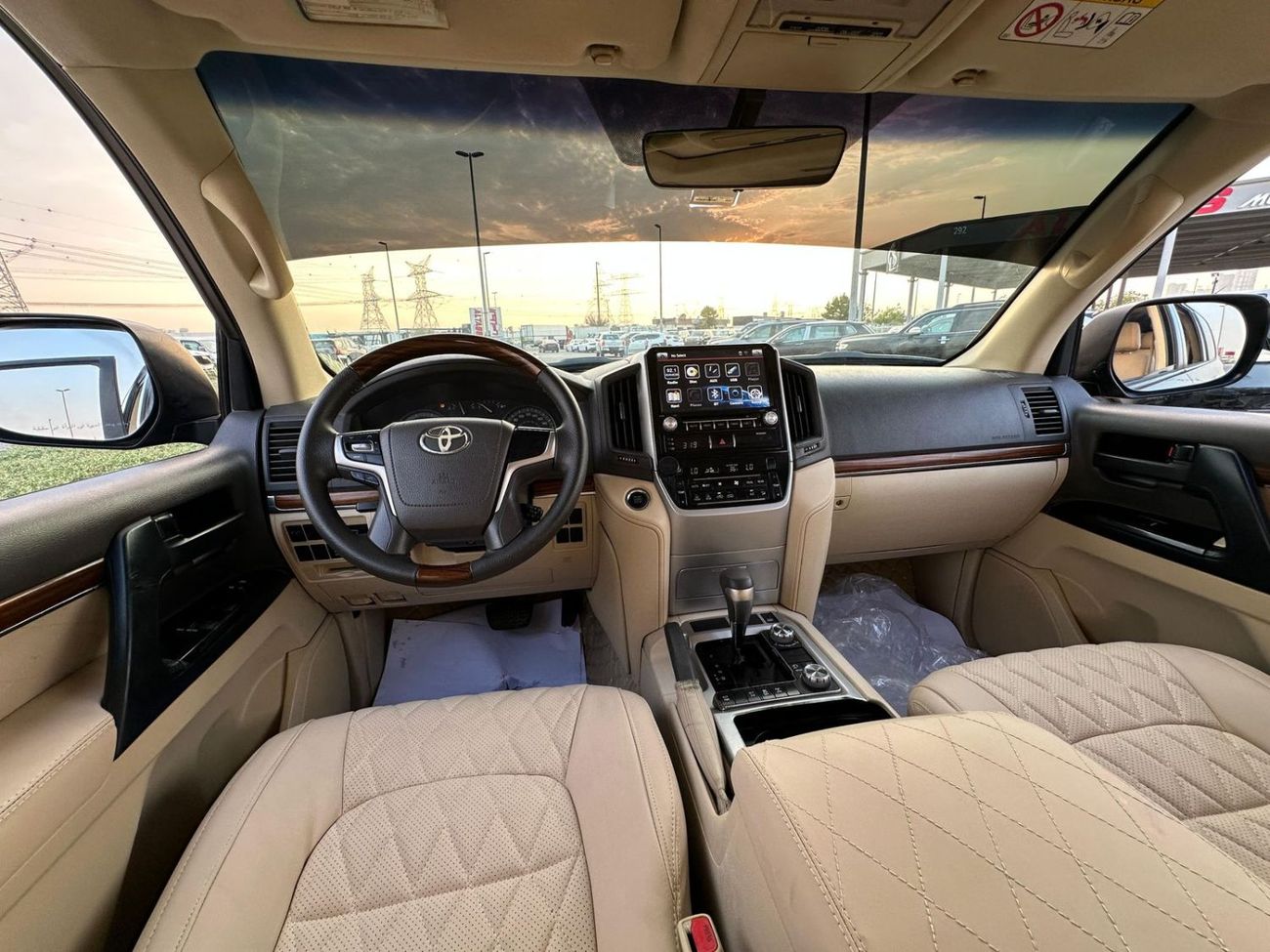 تويوتا لاند كروزر Toyota landcruise 2017Model Engine petrol 4.0 GXR colour black Transmission Automatic Interior.Begie