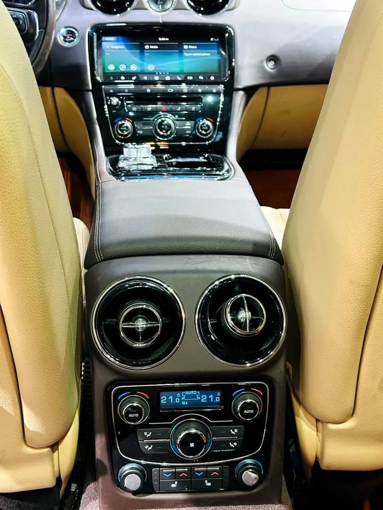 جاكوار XJ XJL GCC SPECS FULL OPTION RECENTLY SERVICE DONE FROM AGENCY 49K