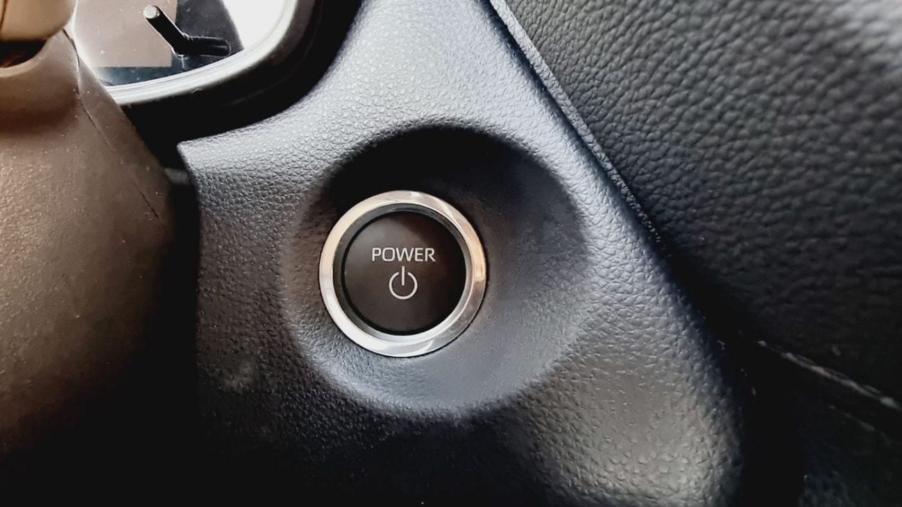 تويوتا كورولا كروس TOYOTA COROLLA CROSS 2.0L HYBRID WITH RADAR MY 2025