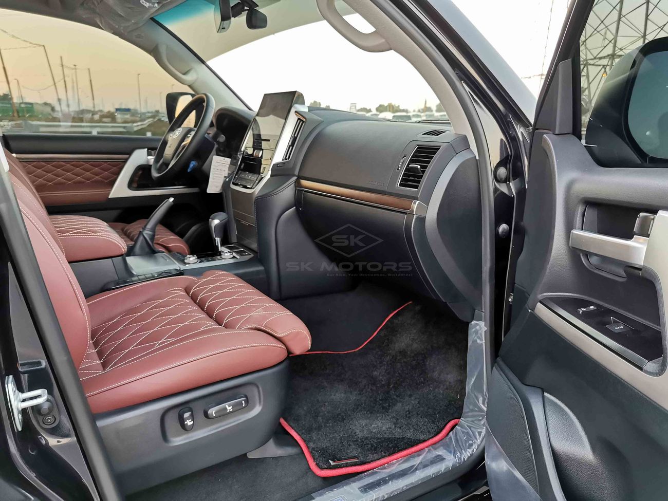 Toyota Land Cruiser 5.7L PETROL,20" ALLOY RIMS, BLACK EDITION WITH MBS KIT, MASSAGER SEATS, CRAWL CONTROL (CODE # VXR04)