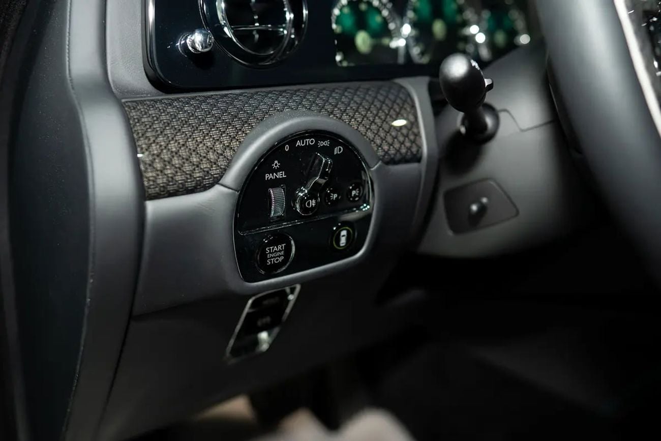 Rolls Royce Ghost Black Badge 6.6L BLACK BADGE | DELIVERY MILEAGE | STARLIGHT | REAR TVS | CARBON RIMS