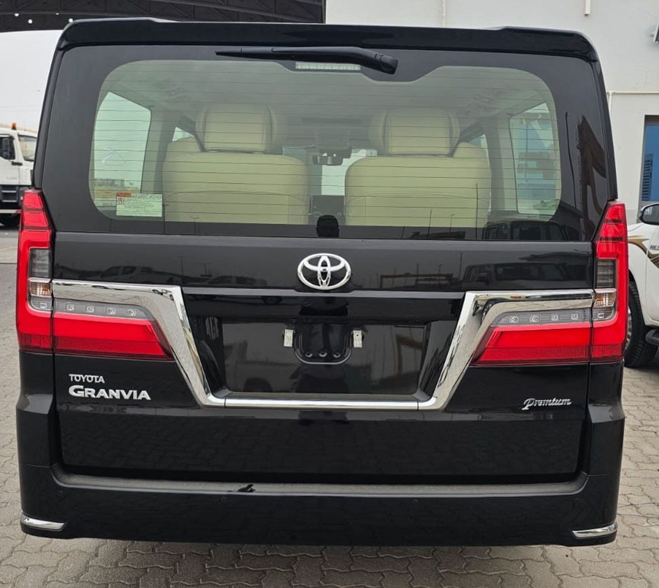 تويوتا جرافينا 2026 Toyota Granvia Premium (Full-Option with Radar) 6-Seater 3.5L V6 Petrol A/T RWD Export Only