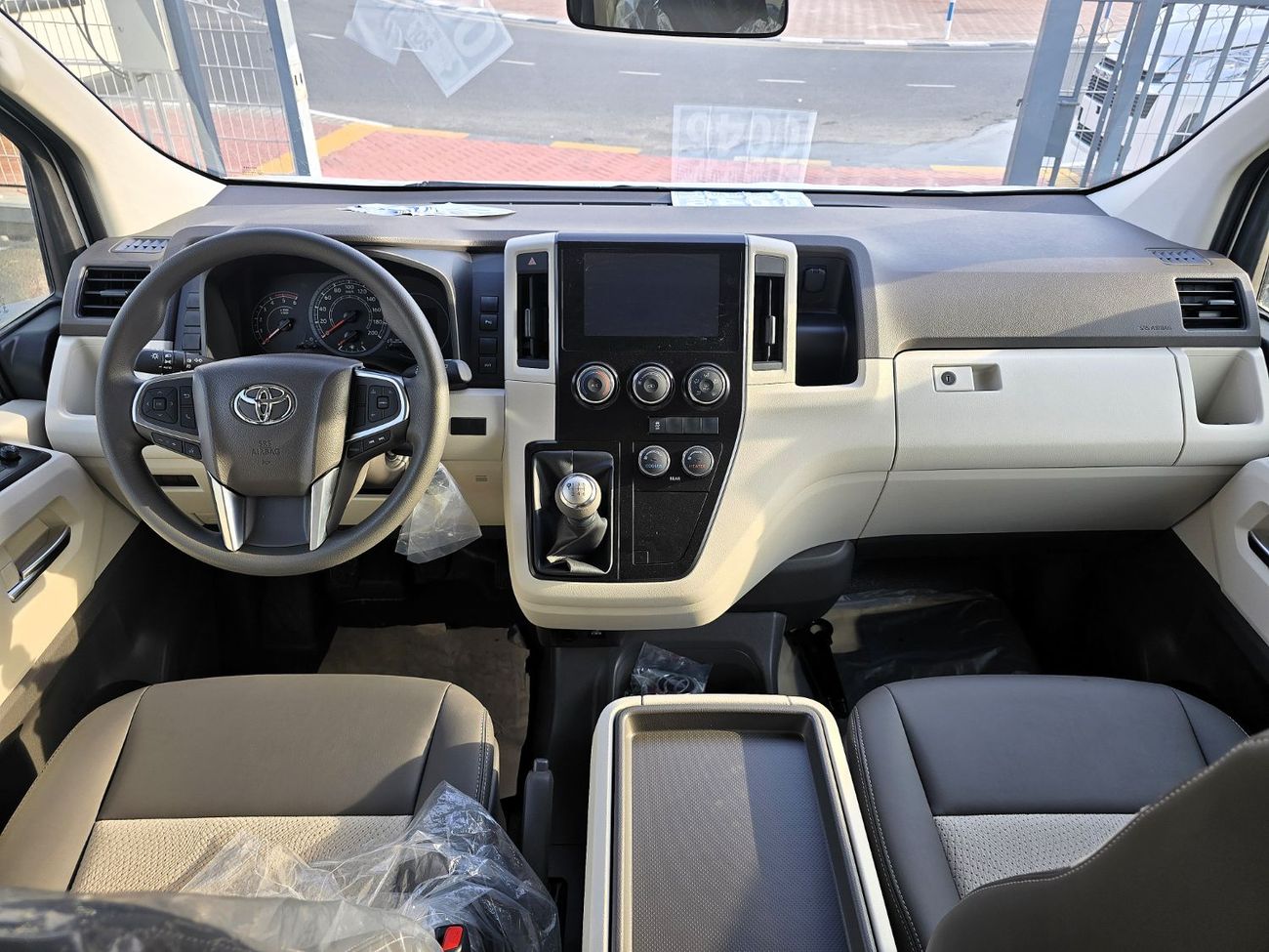 تويوتا هاياس Commuter GL  2.8L M/T Diesel 2026 Model